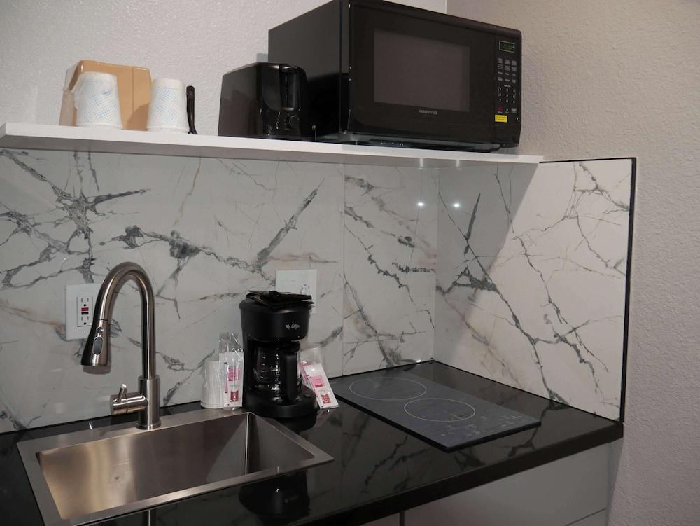 Studio 6 Tacoma, WA - South