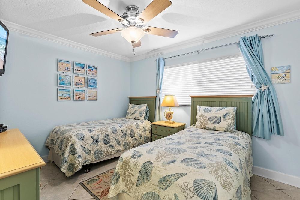 Sea Coast Gardens II 110