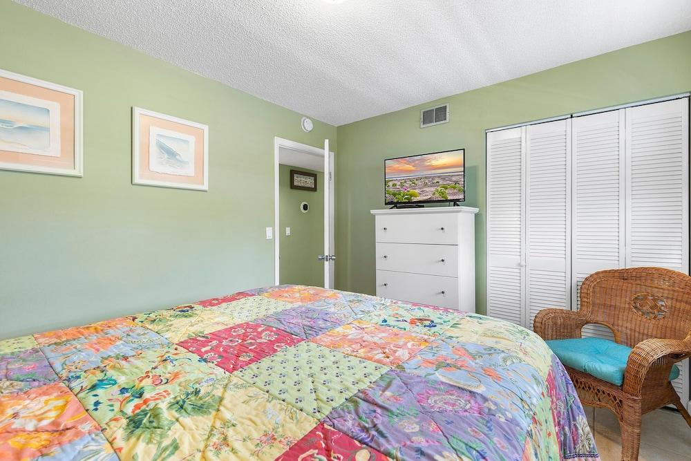 Sea Coast Gardens III 203