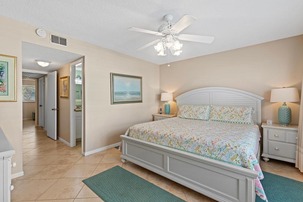 Sea Coast Gardens III 208