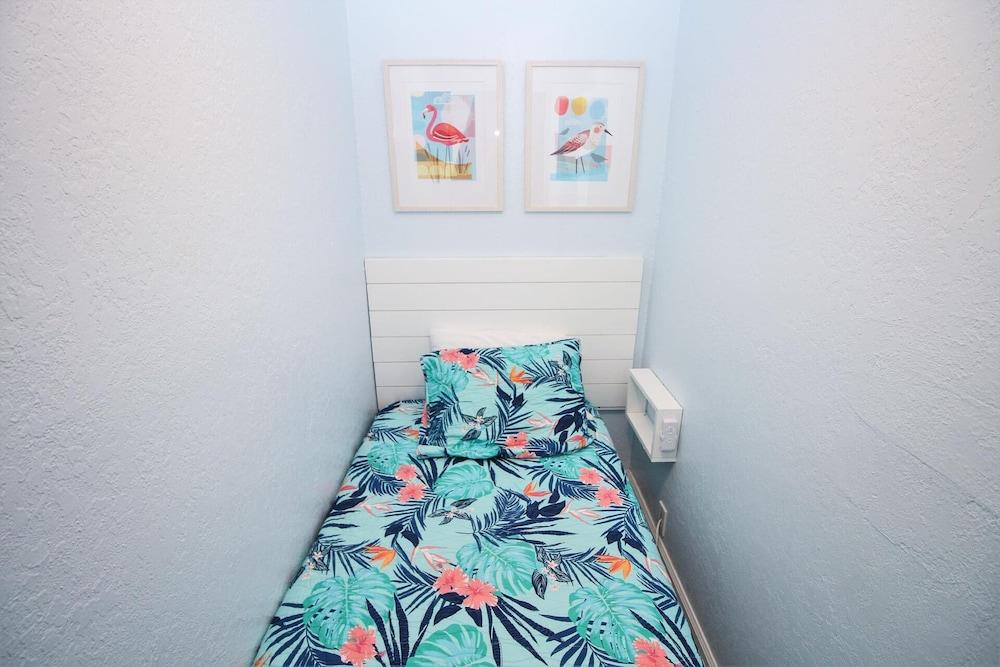 Sea Coast Gardens III 215