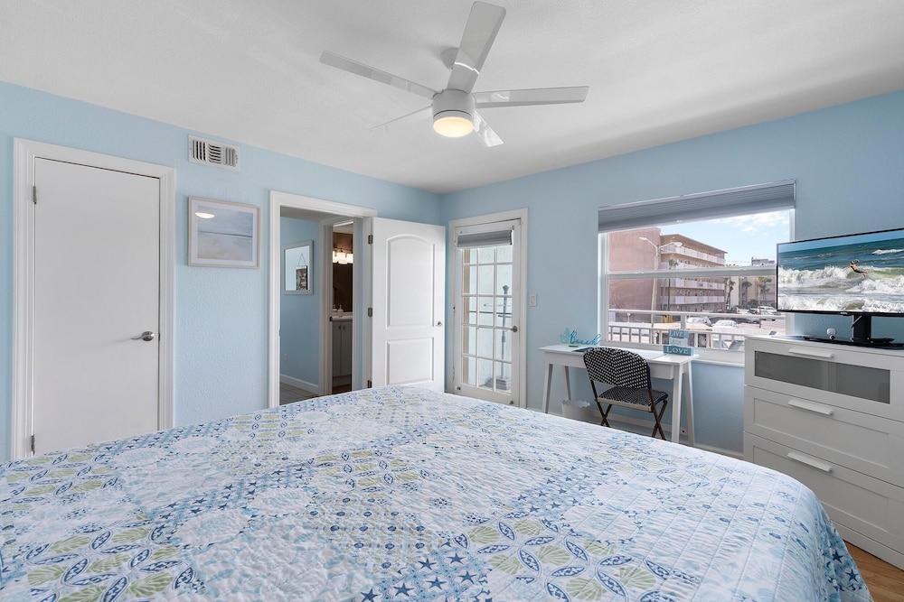 Sea Coast Gardens III 215