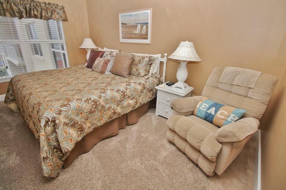 Sea Coast Gardens III 316