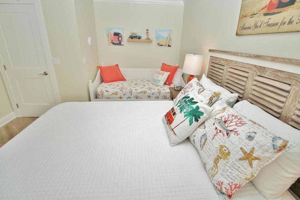 Sea Coast Gardens III 406