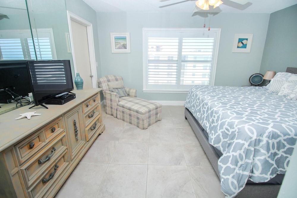 Sea Coast Gardens III 507