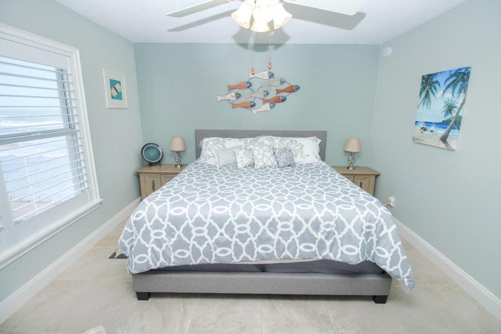 Sea Coast Gardens III 507