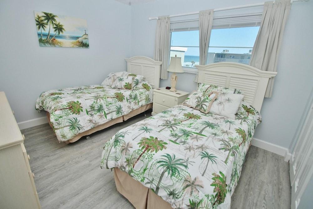 Sea Coast Gardens III 509