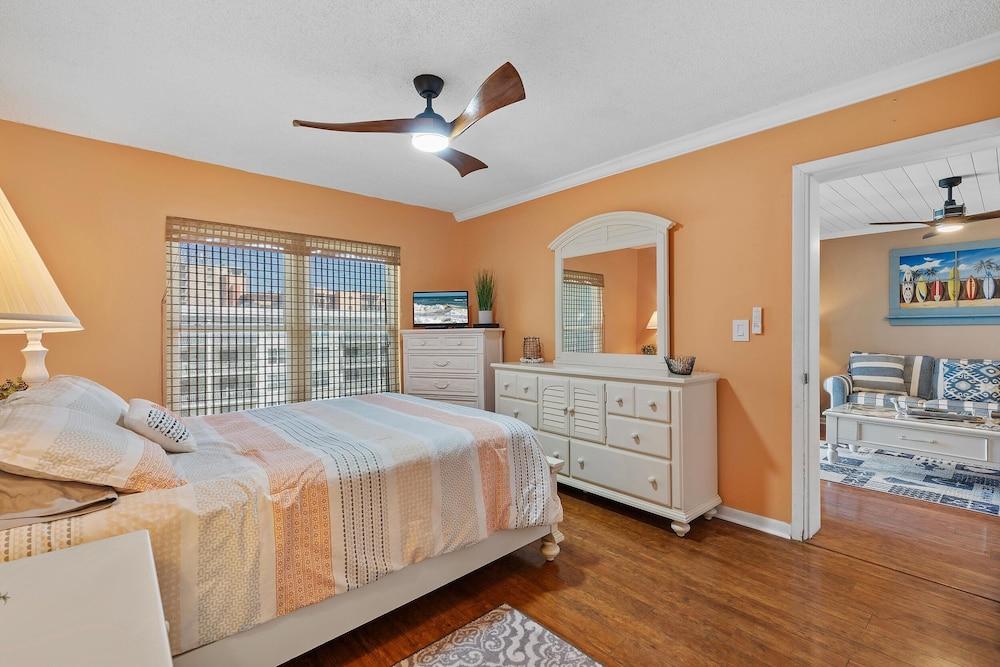 Sea Coast Gardens III 514