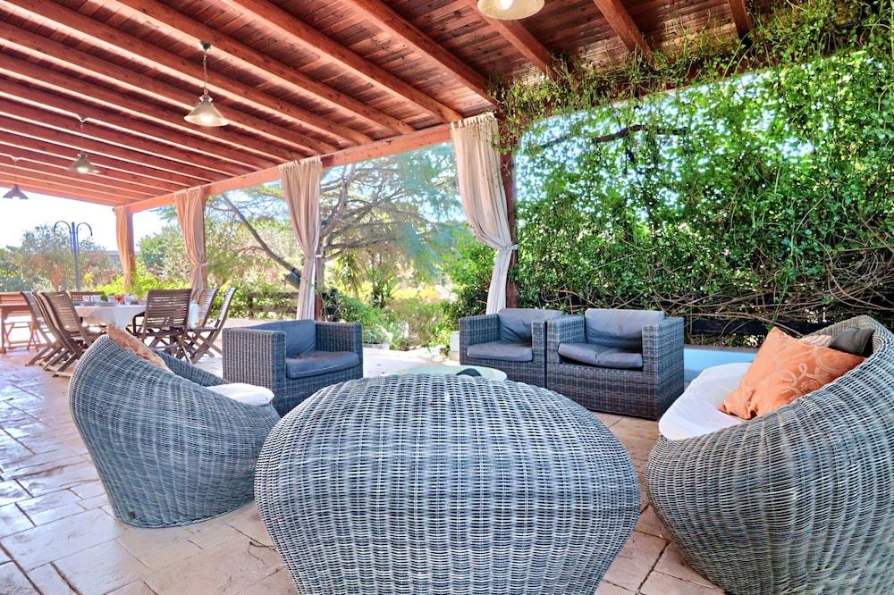 Villa Velisia - Con Ampia Piscina E Campo Da Gioco Privato