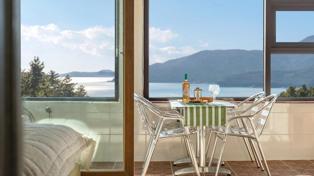 Geoje Marine Castle Spa Pension