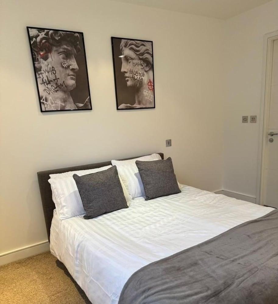 Leeds Apt - Hottub - Sleeps 6 - Special Occasions
