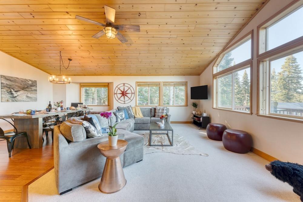 Golden Summit by Avantstay Stunning Secluded Cabin w Access to Tahoe Donner