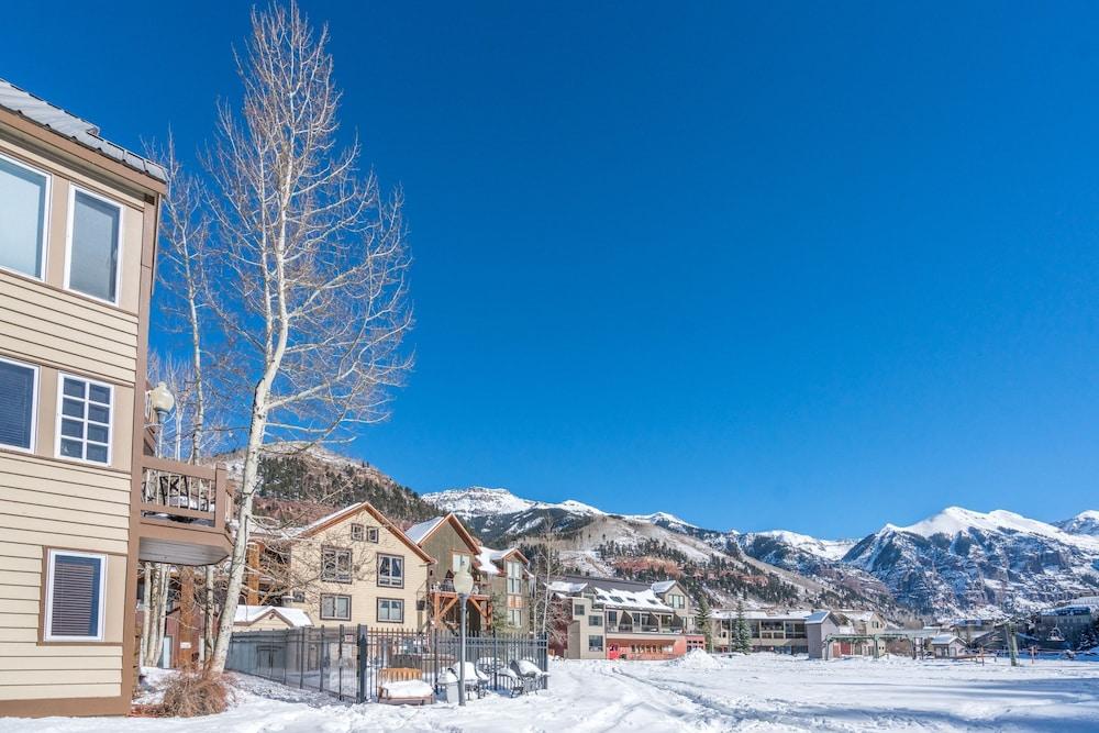 Etta Place Too 113 by Avantstay Close to Town The Slopes In Complex w Communal Pool Hot Tub