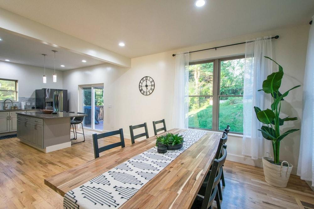 Modern Escape by Avanstay Views 10min to Town