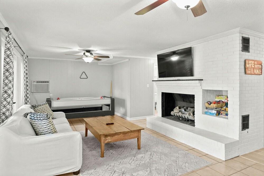 Dock Days by Avantstay Swimming Platform Dock