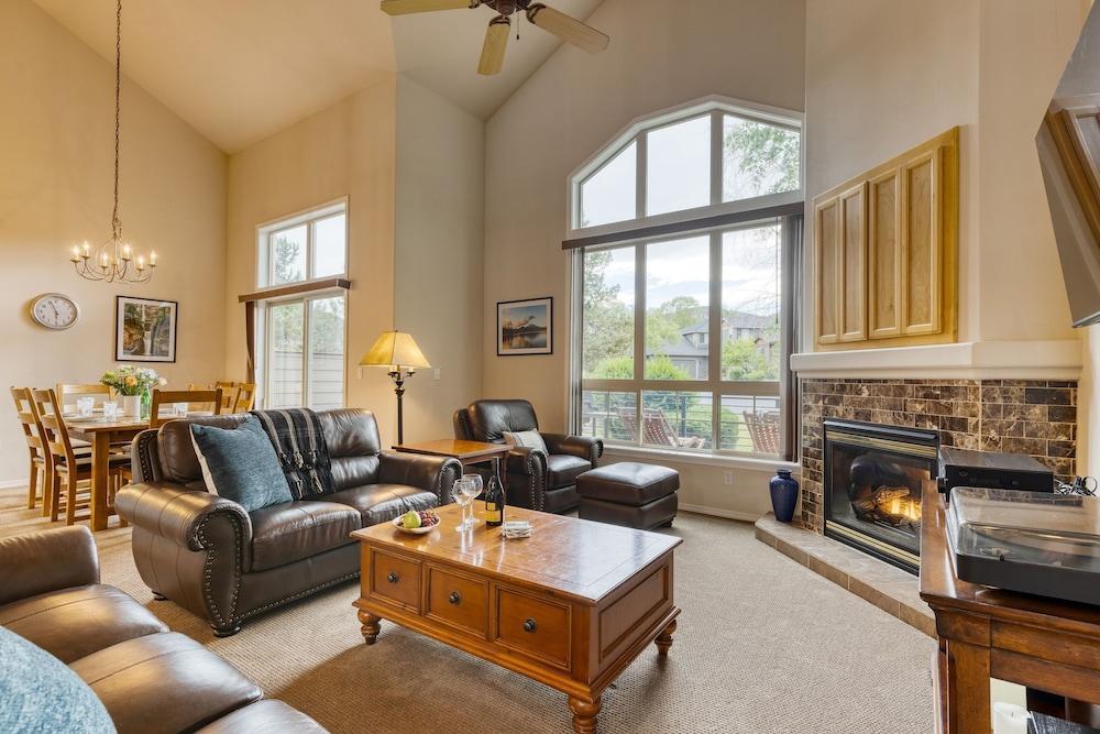 Forest Ridge Loop by Avantstay Hot Tub Private Community Amenities