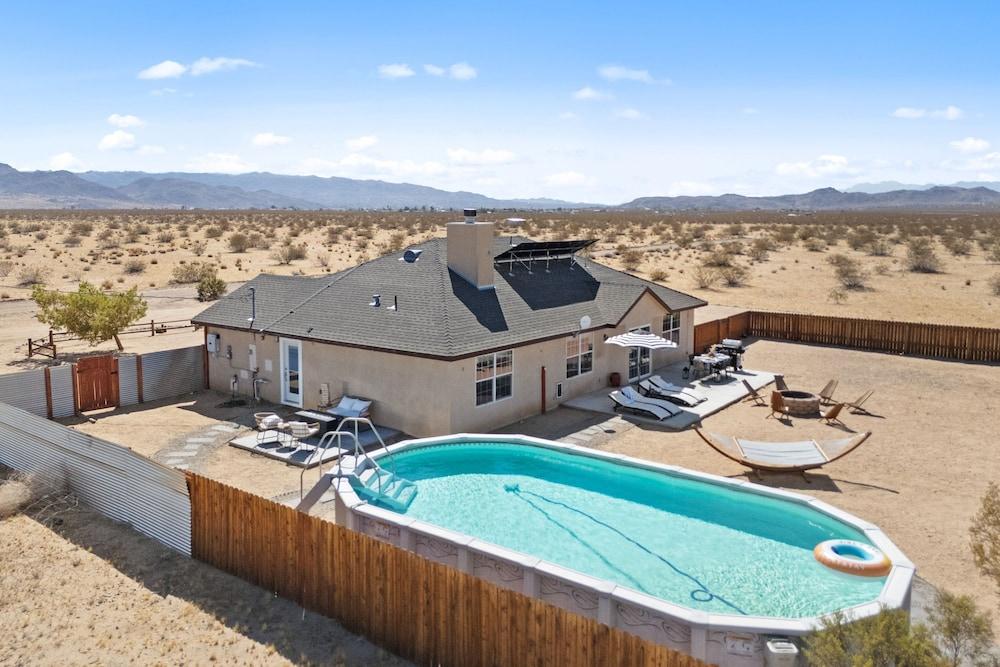 Casa De Kota by Avantstay Pool Firepit Games Secluded Chic