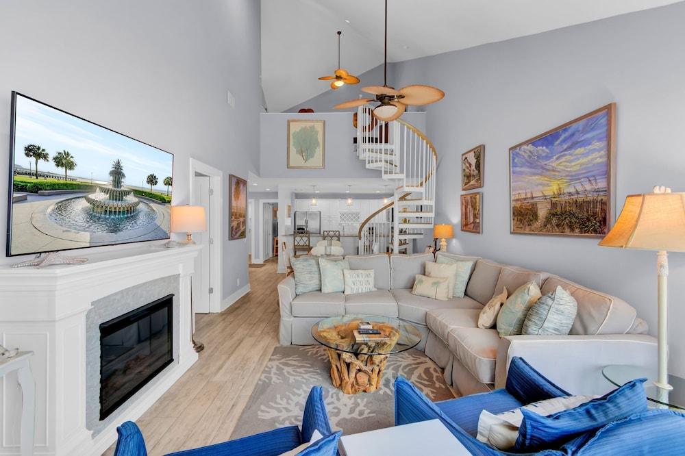 518 Seascape Waterfront Views Community Pool