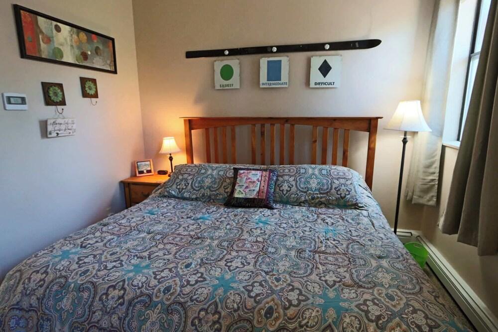 Quiet Cozy Fraser Getaway for 7!