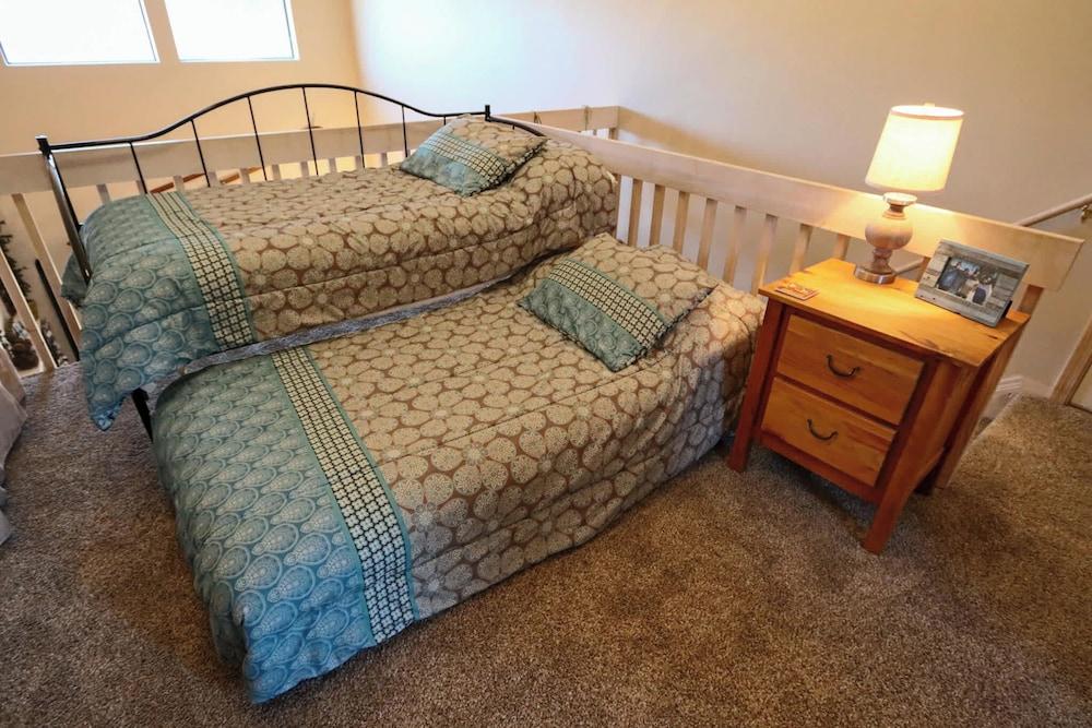 Quiet Cozy Fraser Getaway for 7!