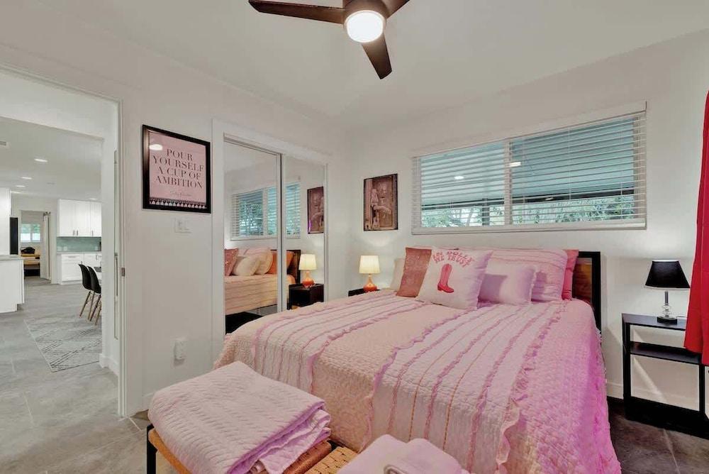 Whitewater River House - Game Room, Firepit, Walking Distance to Whitewater Amphitheater!