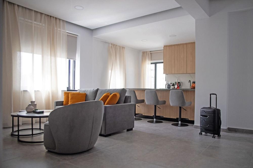 LE BOUQUET LUXURY SUITES