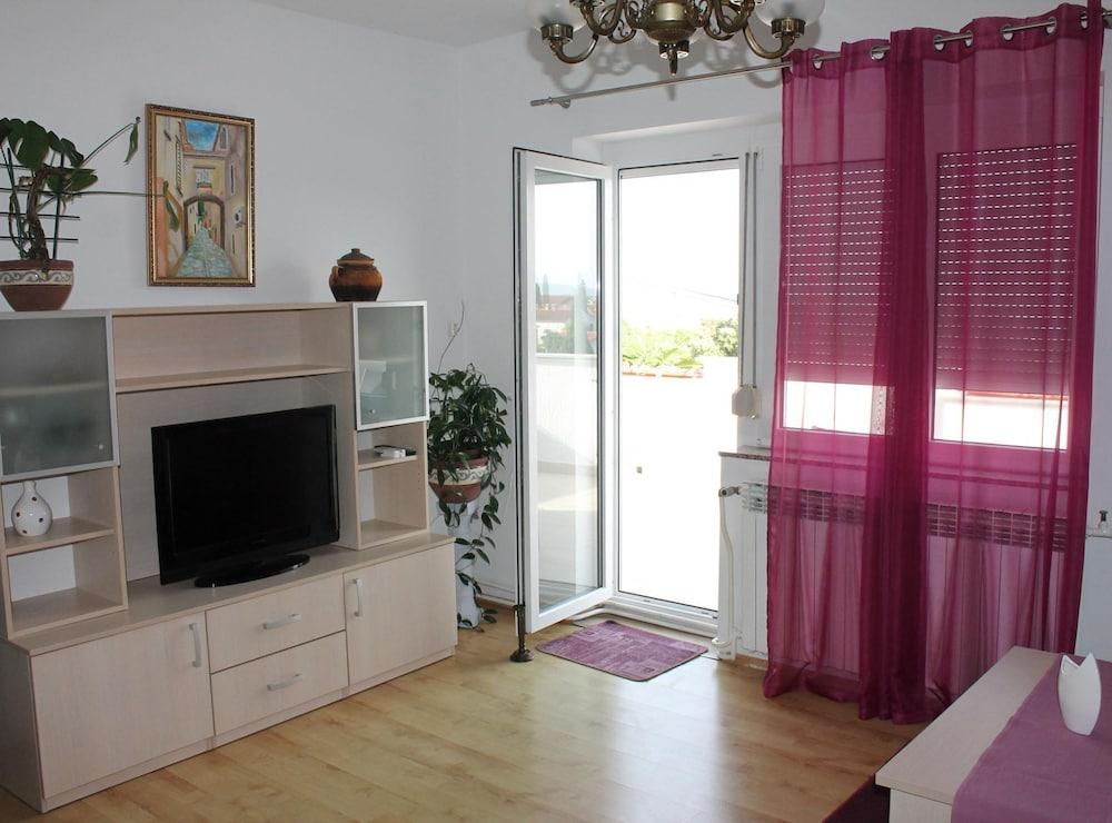 Serene Sea View Krk Apartment With Balcony