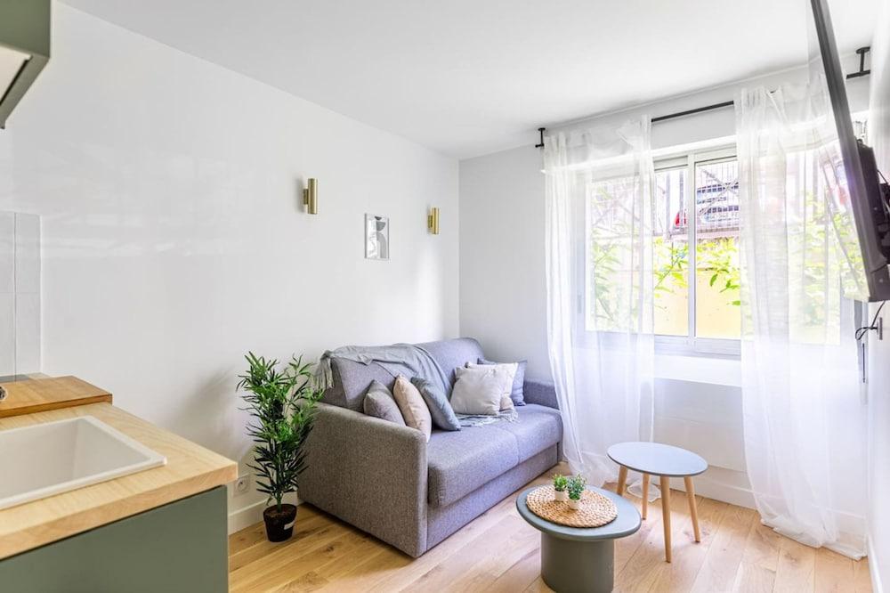 Lavie Maison Studio Quip