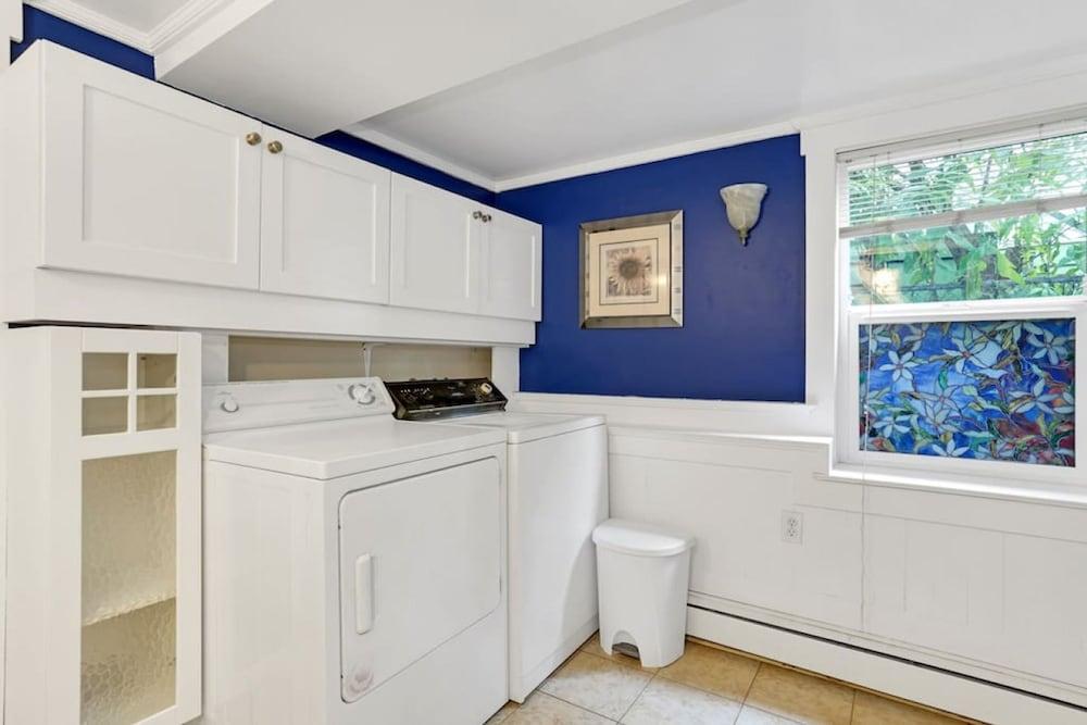 The Artsy Saloon in Vancouver