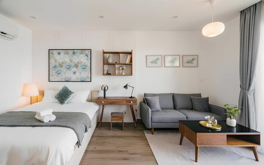 Saturn- Vinhomes Skylake Apartment