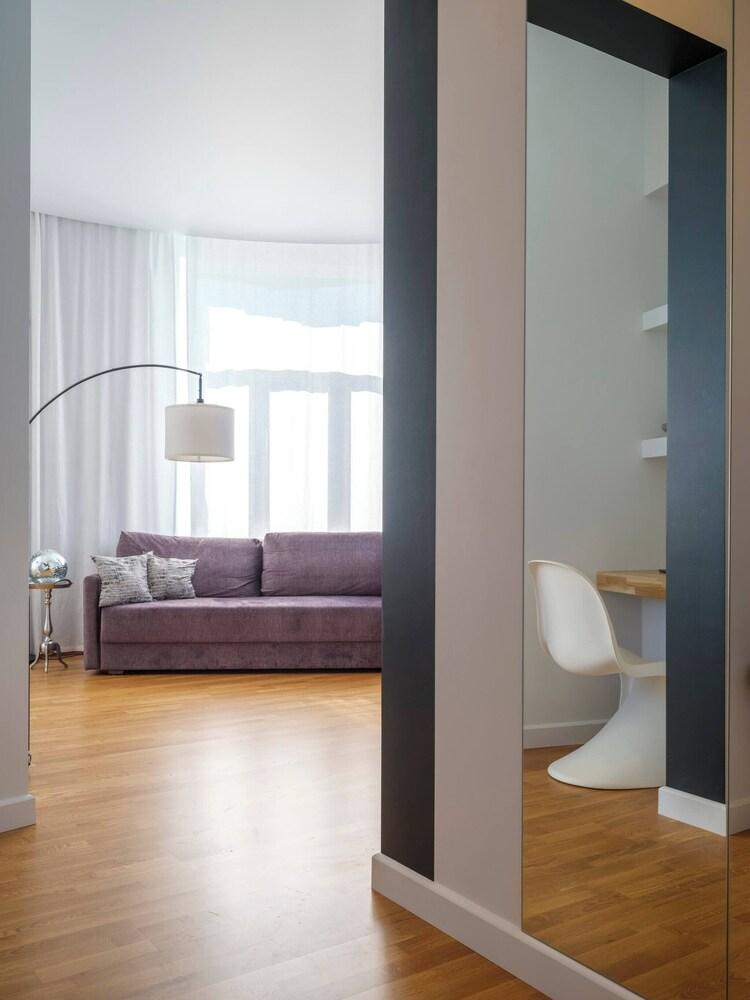 Miro Rooms Center Cloud - Quite Chic