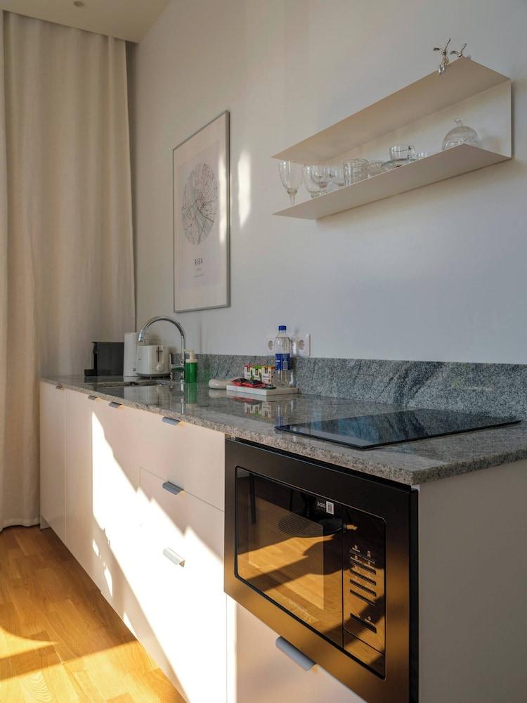 Miro Rooms Center Cloud - Quite Chic