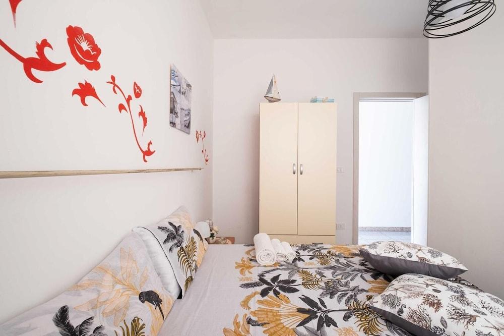 Sunny Haven Villa In Torre Lapillo