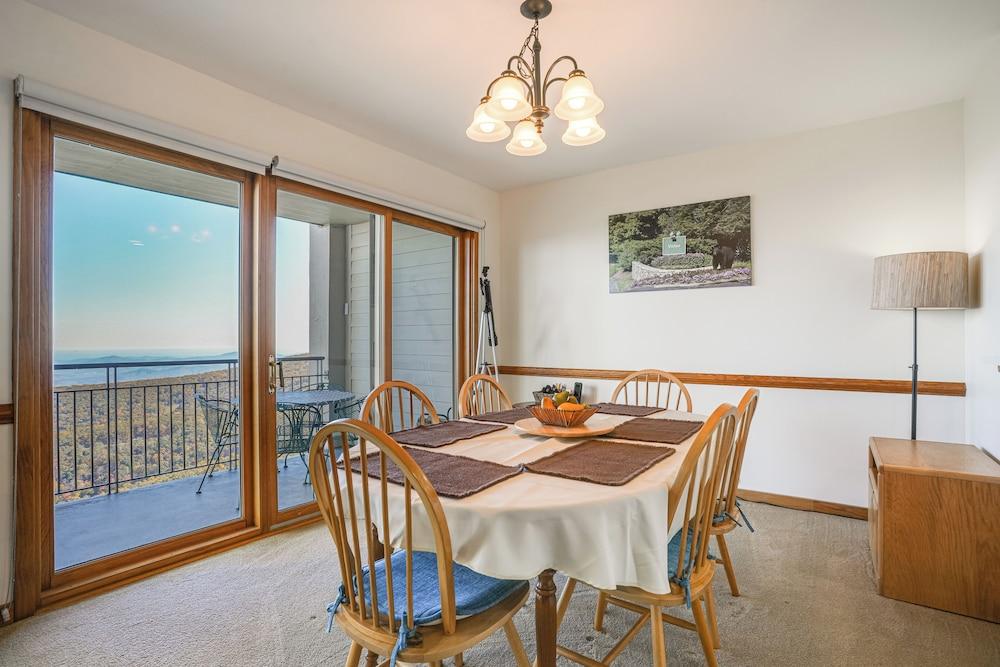 1 Mi to Wintergreen Resort: Mtn-view Condo!