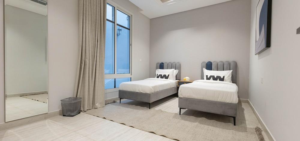 Kease Yasmin H-2 Royal Touch AZ77