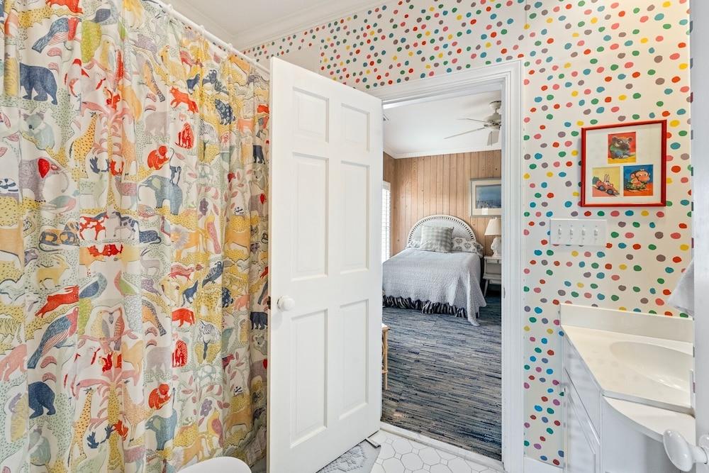 Adrift at DeBordieu Colony