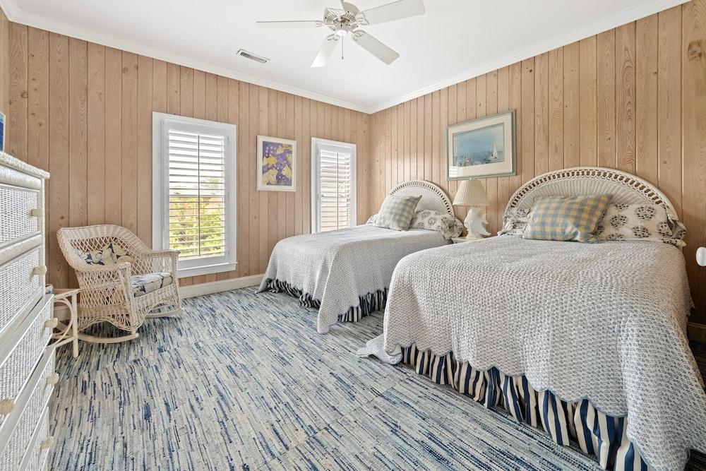 Adrift at DeBordieu Colony