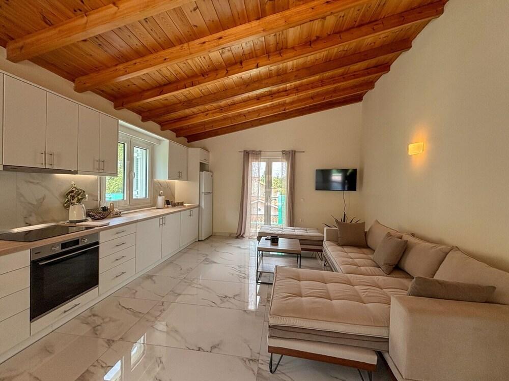 Magellanos Mint House- Kinopiastes