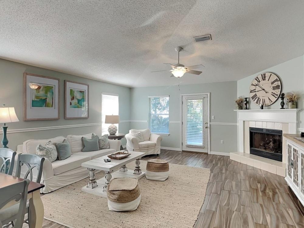 Emerald Port Of Call by Southern Vacation Rentals