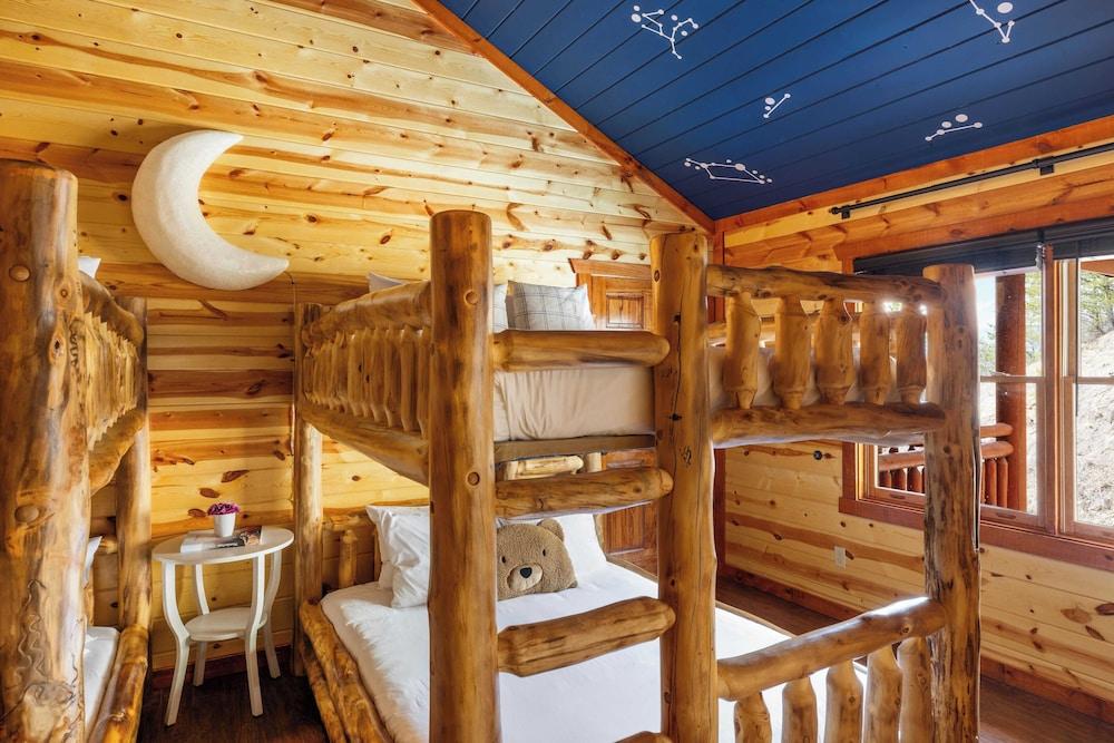 Sleeps 20! Indoor Pool & Home Theater Redesigned Boulder Ridge by Avantstay