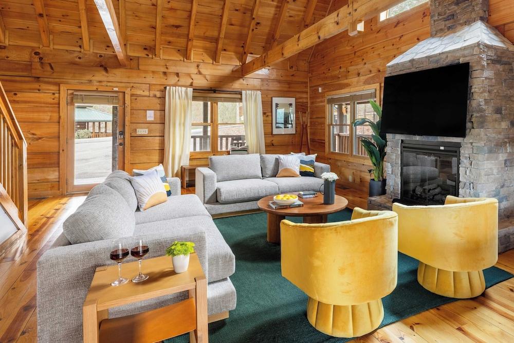 Yesteryear by Avantstay Hot Tub, 360 Deck Views and Game Room Easy Access