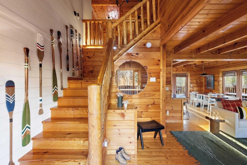 Redesigned, Hot Tub, Firepit, Billiards Pigeon Forge Riverbend by Avantstay