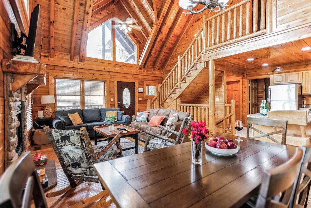 Resort Cabin w/ Hot Tub, Pool Table, Deck Views Summit View Way by Avantstay