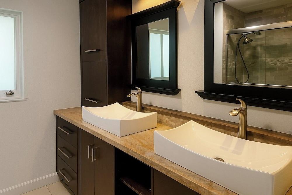 Oakland Park Oasis Heated Pool & Private Patio