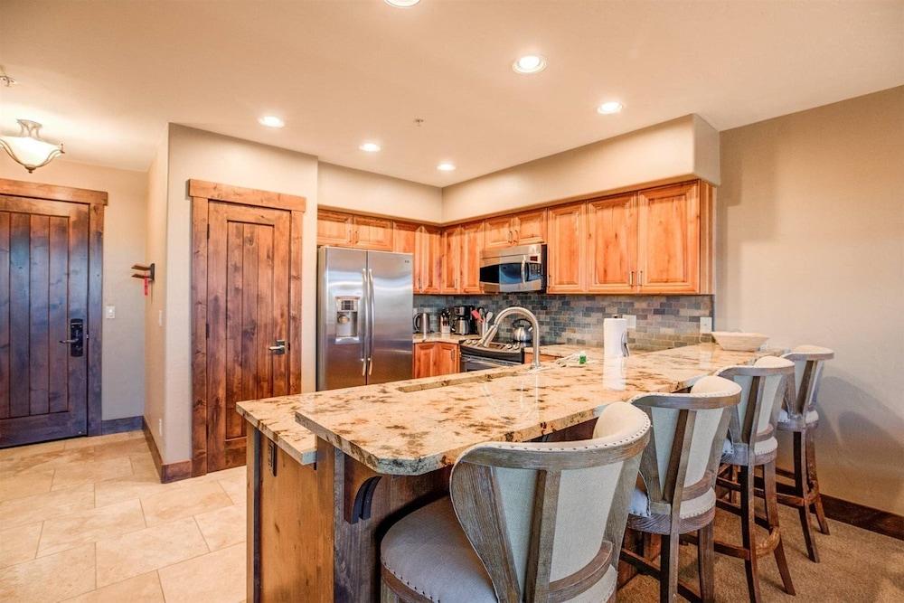 Crystal Peak 2 Bedroom Condo at Peak 7