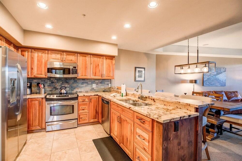 Crystal Peak 2 Bedroom Condo at Peak 7