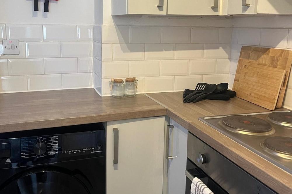 2bed Sleeps 3 - Central, Near Train Station, Wifi