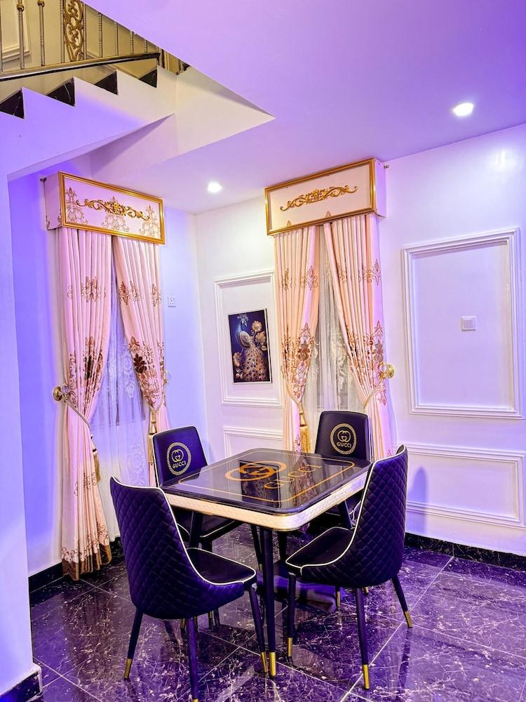 A Luxurious Single Room - The Paletinos