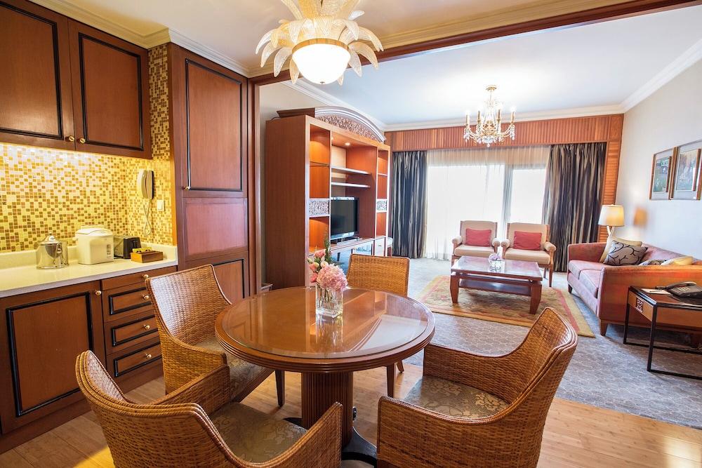 Krungthep Wing Apartment