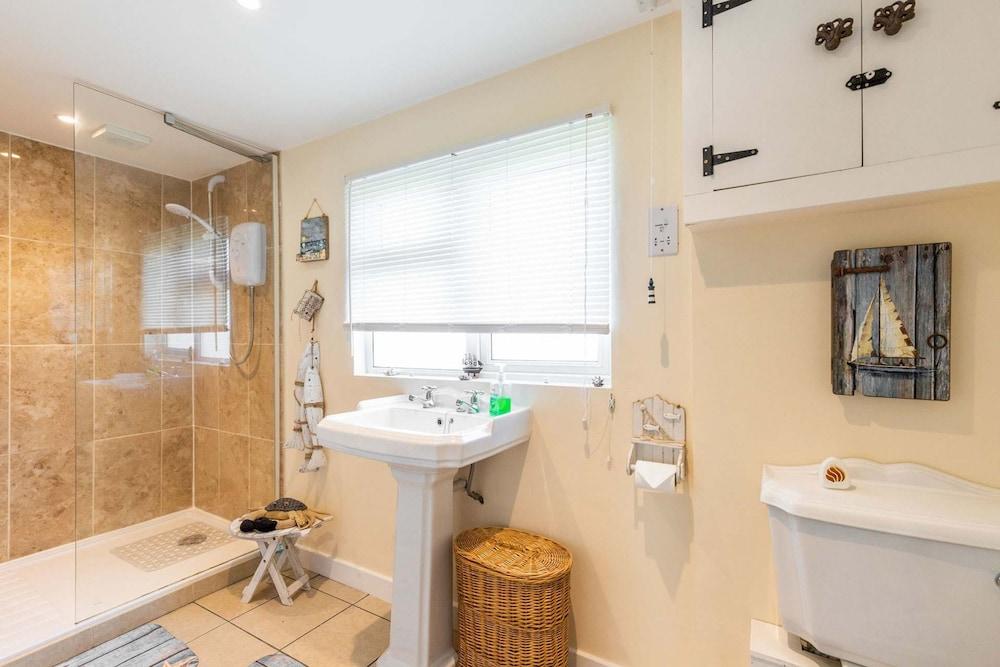 Host Stay Two Hoots Chalet